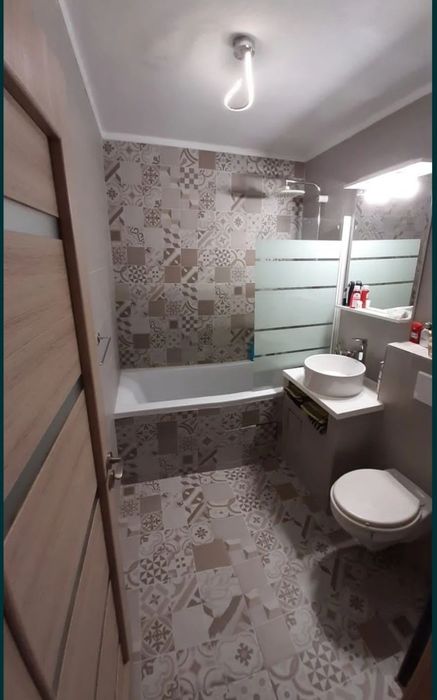 Apartament cu 3 camere tip PB mare la etajul 4 in bloc acoperit pe strada Sfantul Apostol Andrei