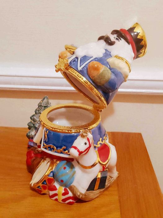 Кристална кошница и Порцеланова коледна кутия "Войник"