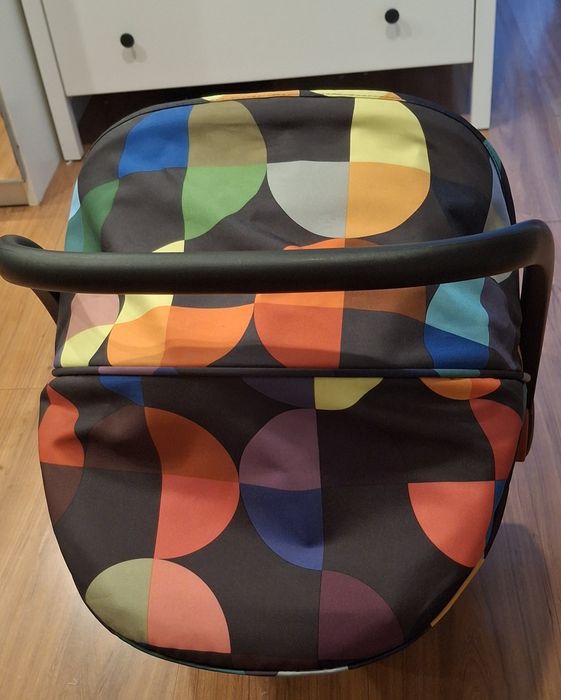 Scoică auto Cosatto Grupa 0+ (0-13 kg) - Design geometric multicolor