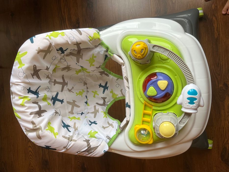 Проходилка за бебе-самолет