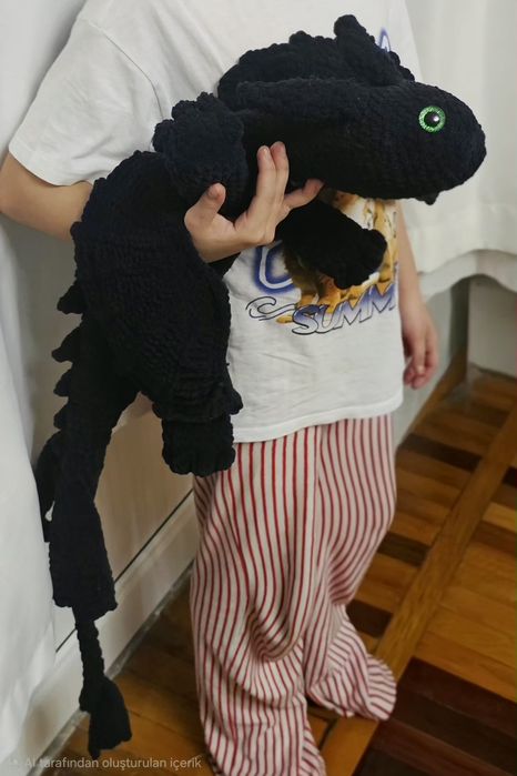 Qo‘lda to‘qilgan ajdarho o‘yinchoq