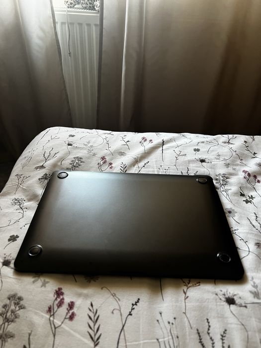 Apple MacBook Air M1 8GB RAM + Apple Magic Mouse