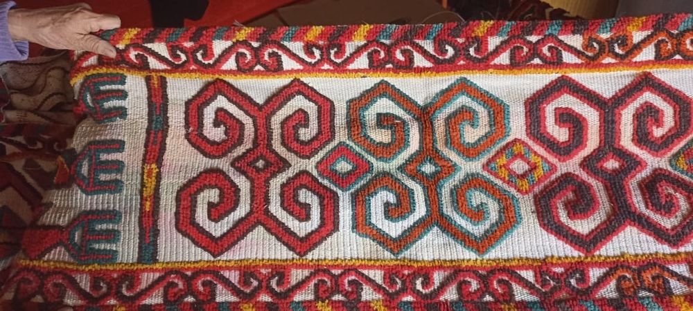 Басқұр бау киіз уйдің бауы