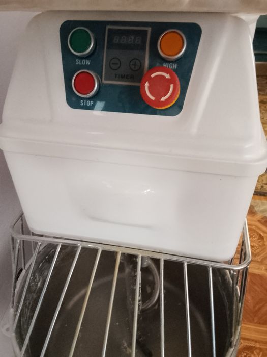 Тестомес производственный