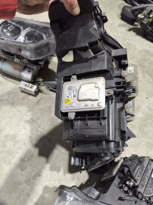 Far faruri stânga dreapta xenon BMW seria 3 f30 f31  cu defecte