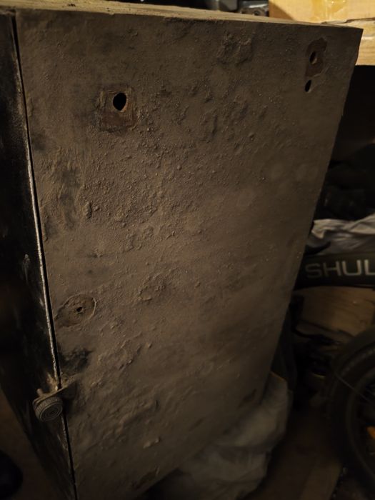 Продам металлический ящик.