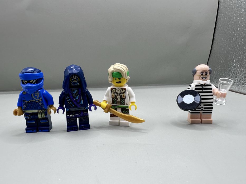 Лего фигурки оригинальные 2000