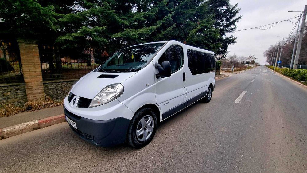 Inchiriez microbuz 8+1 locuri
RENAULT TRAFIC