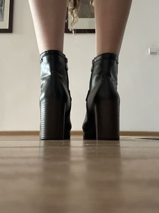 Ботинки на устойчивам каблуке