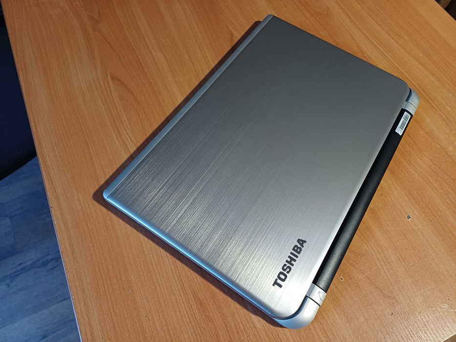 15.6'FullHD IPS Toshiba™i7/12GB Ram/AMD Radeon R7 - 2GB/240GB SSD