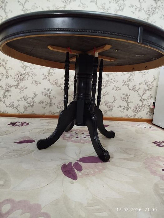 Стол и 8 стульев