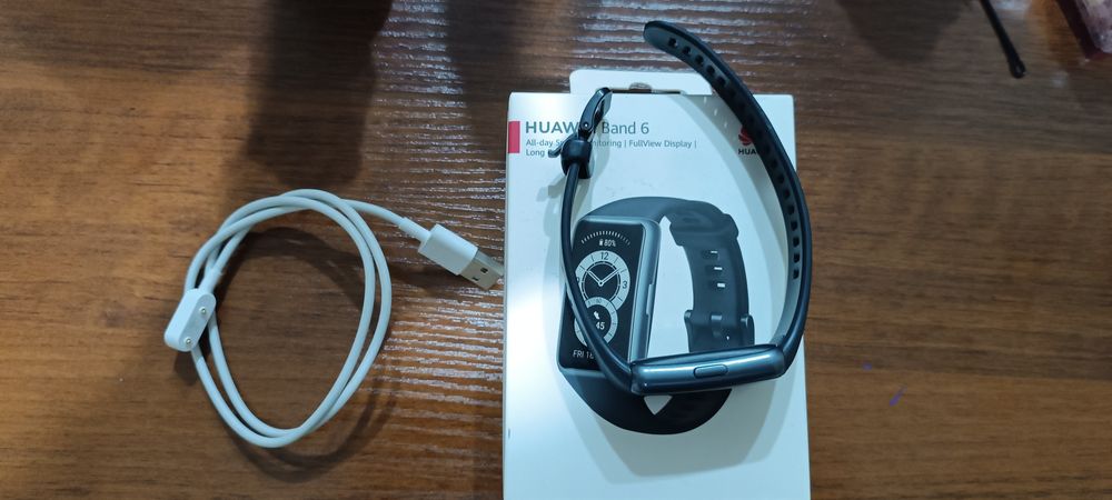 Huawei band 6 modeli sotiladi