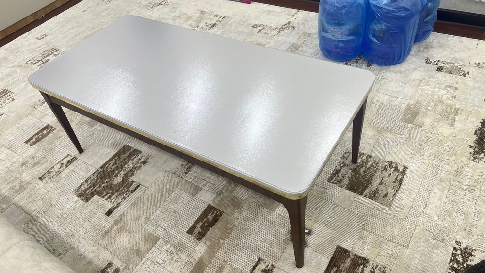 Журнальный столик