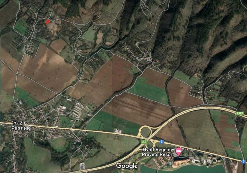 Парцел в регулация - ниско строителство (до 10м.) - 3500кв.м.