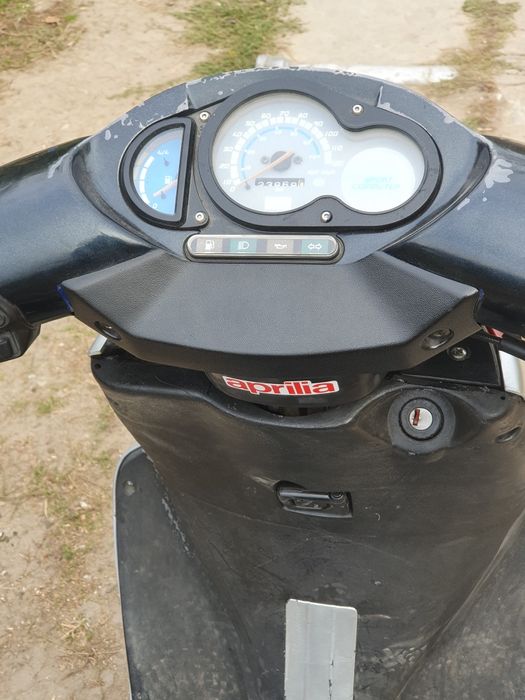 Vând scuter aprilia sr
