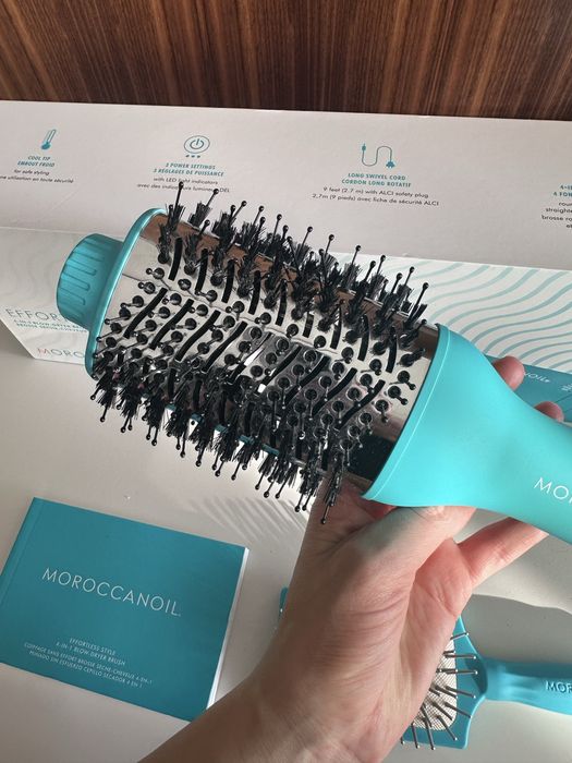 Moroccanoil Effortless Style – perie electrică 4-în-1 + perie cadou