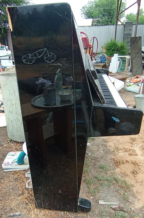 Продаю чёрный пианино