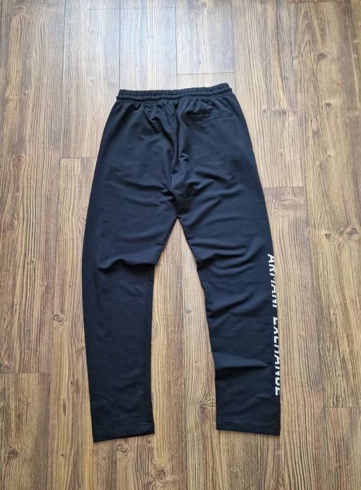 Мъжко спортно долнище и горнище екип ARMANI размер S XL  
Екип 
Най-ви