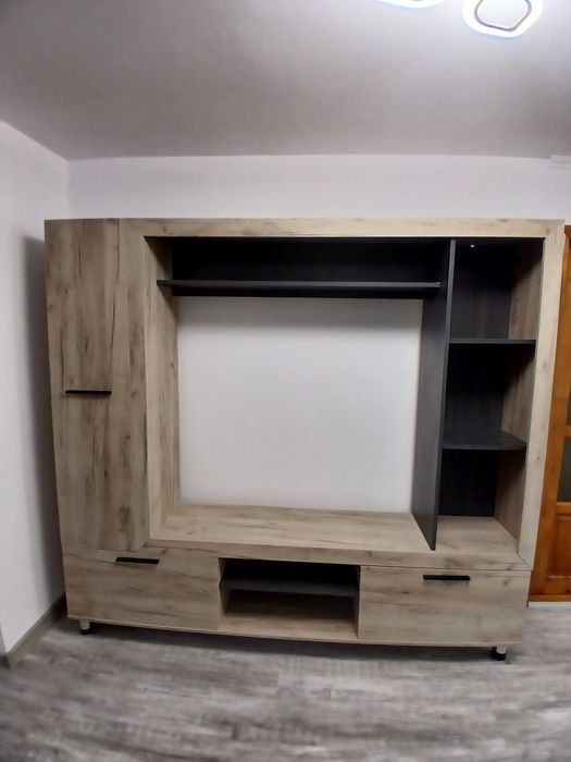 Bibliotecă living