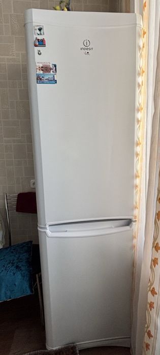 Indesit 2м.Холодильник.Рабочий