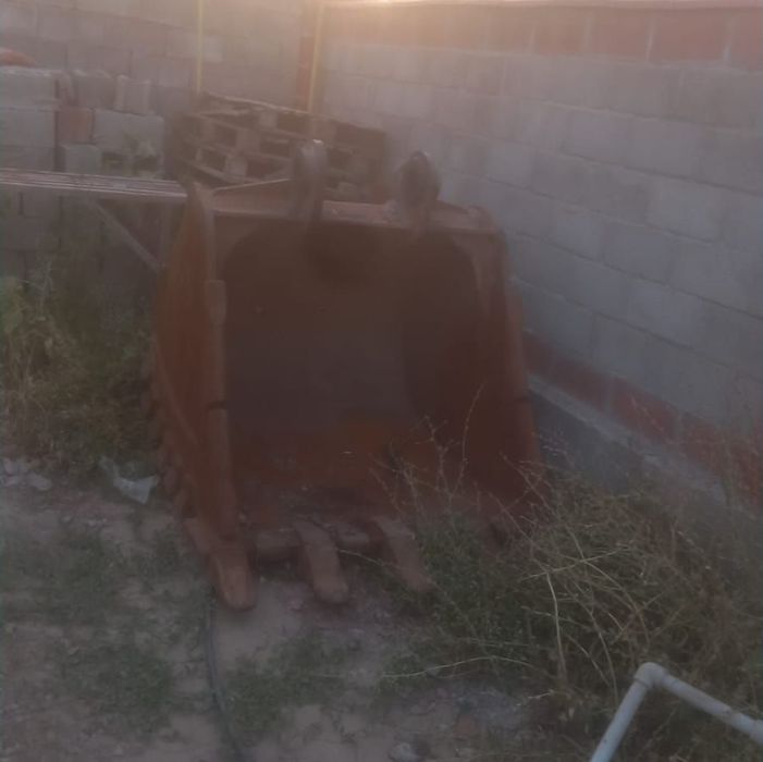 Продам скальный ковш почти новый