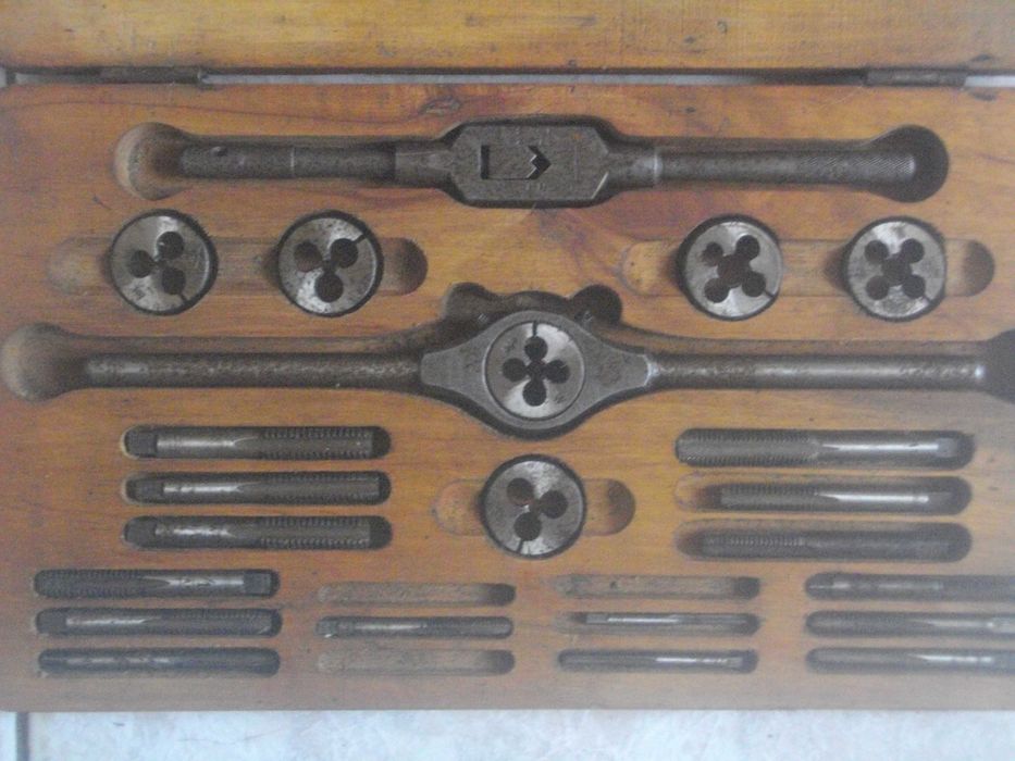 Старо Качество-Made in USA-Резбонарезни Плашки Метчици  Резби Различни