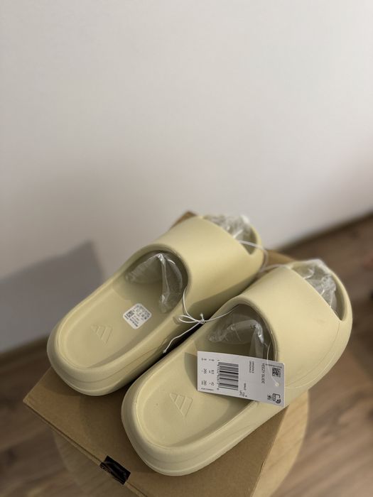 Papuci Adidas Yeezy Slide