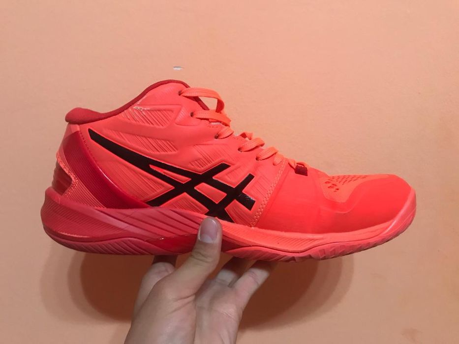 Продам кроссы ASICS Tokyo