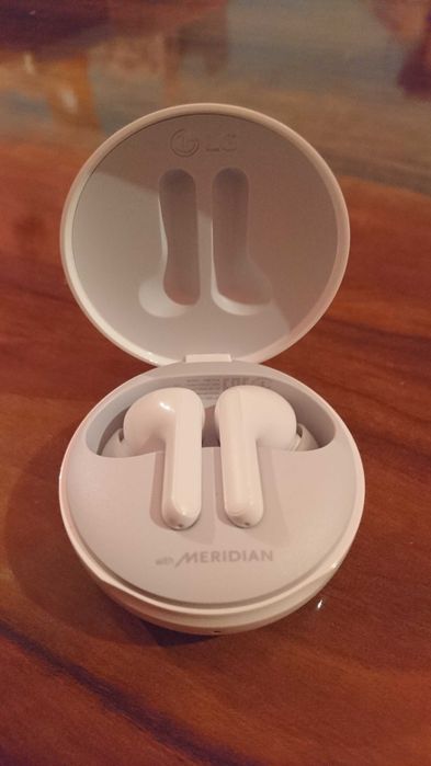 Телефон Lg free tone