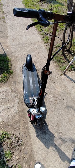 Vând trotineta electrica