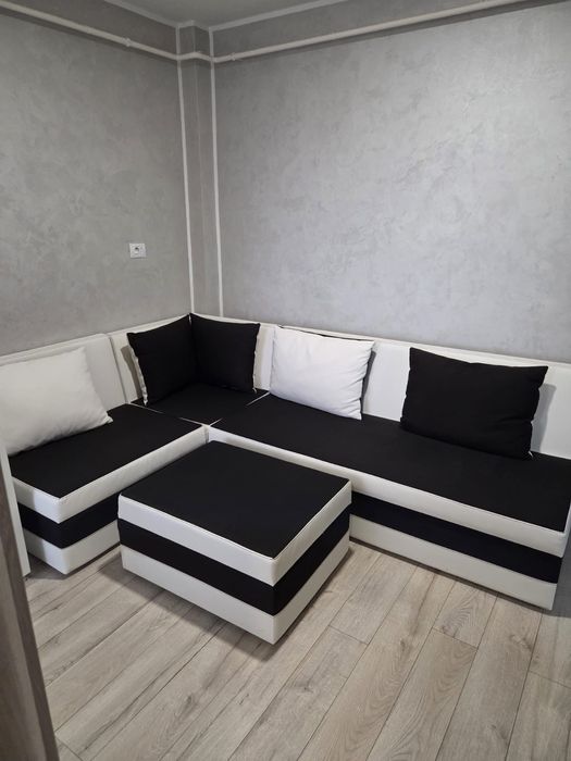 Vand canapea extensibila cu lada de 160×200  stare buna