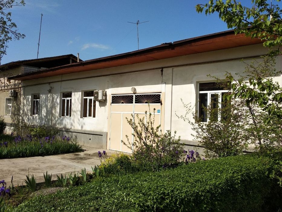 Урикзорда участка сотилади 6 сотих 8 хона газ сув вай фай конализатсия