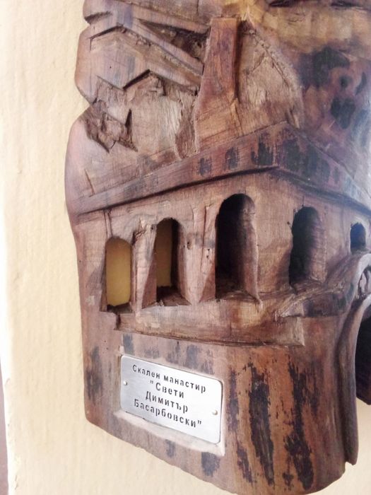 Дървено пано "Басарбовски скален манастир"