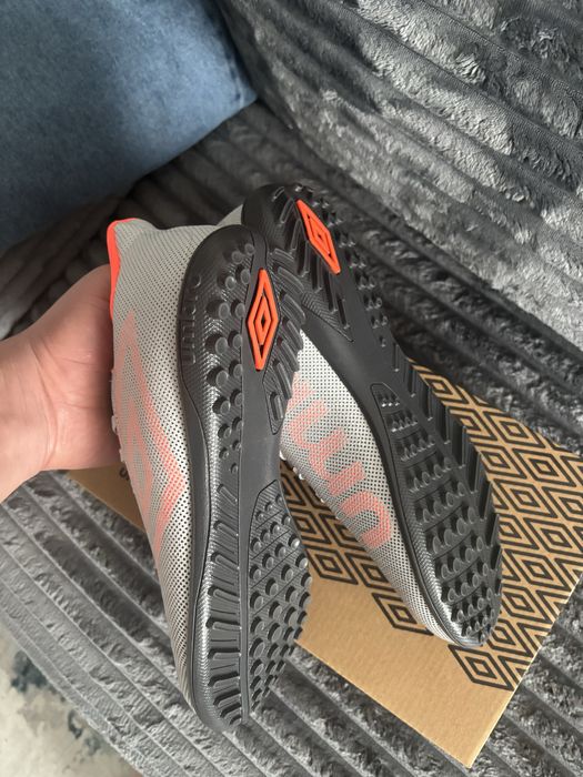 Adidasi fotbal 44 si 42.5