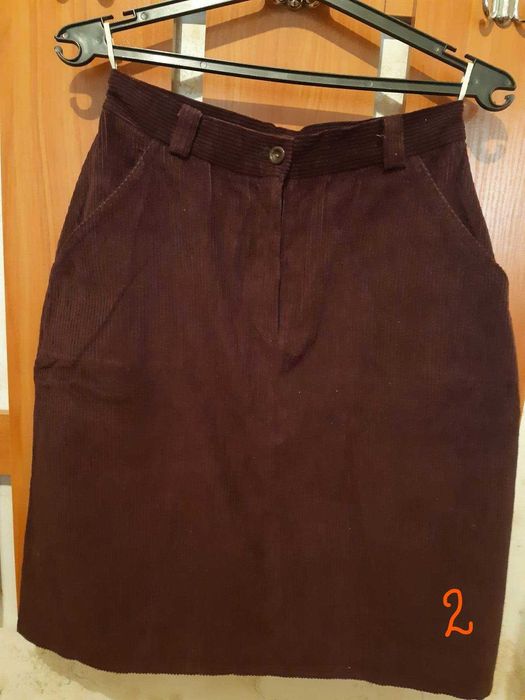 Поли с различен цвят, материя и цени