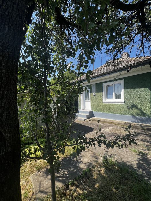 Casa la 3,5 km de oras
