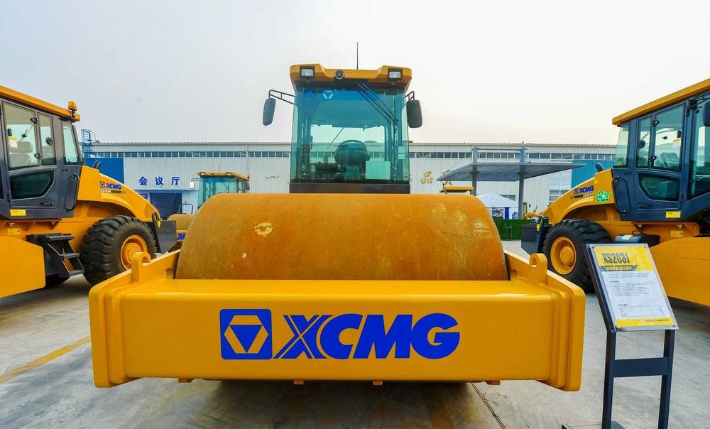 XS203J — одновальцовый механический вибрационный каток XCMG.  20 тон