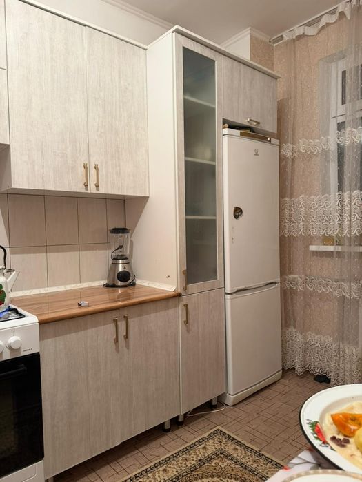 Срочно 3х комнатная в 15мкр продаётся