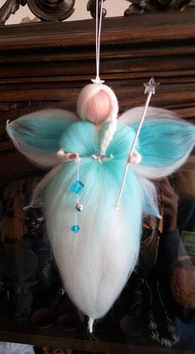 Zâna iernii- Figurină din lână inspirată din pedagogia Waldorf.