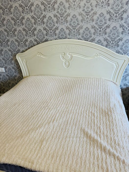 Кровать двуспальная