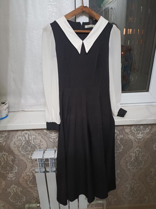 Платье школьное с белым воротником