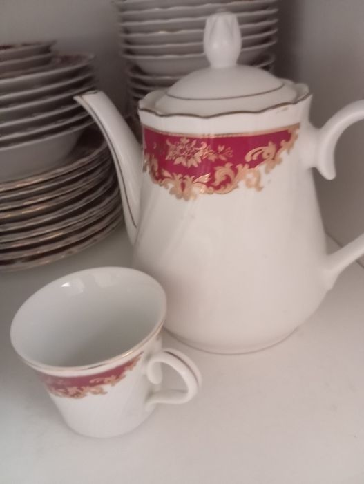 Продам столовый сервиз 70 штук