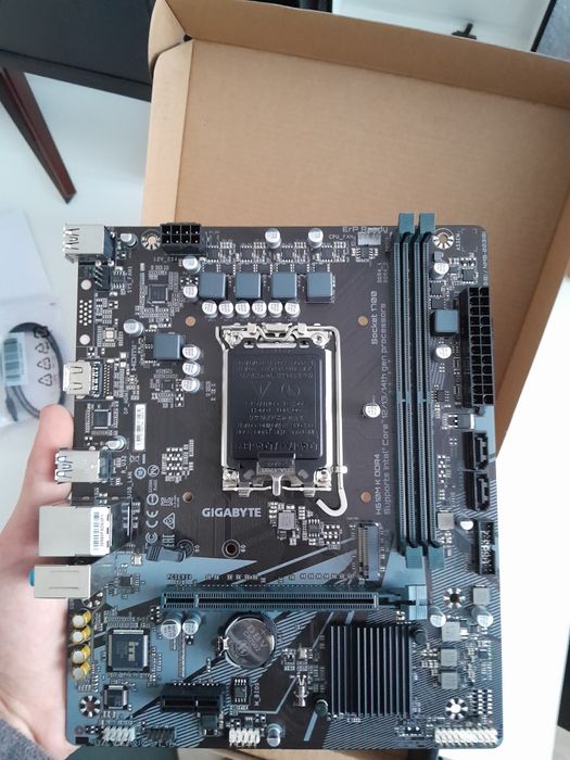 Материнская плата