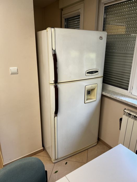 Голям хладилник LG