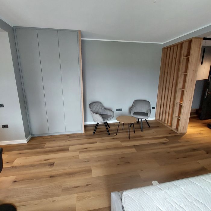 Inchiriez apartament