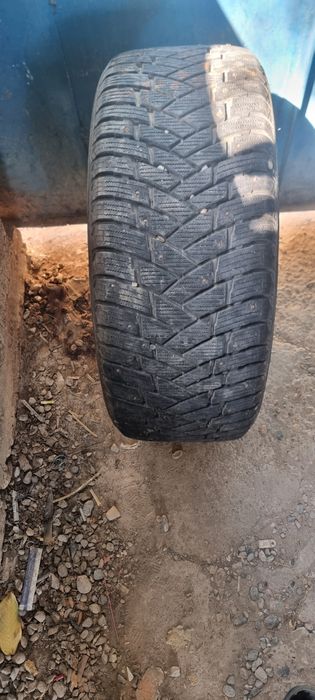 Продам зимние шипованные шины