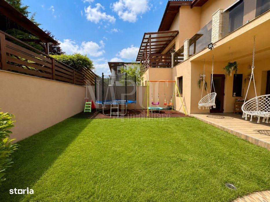 Casa 4 camere de vanzare in Floresti