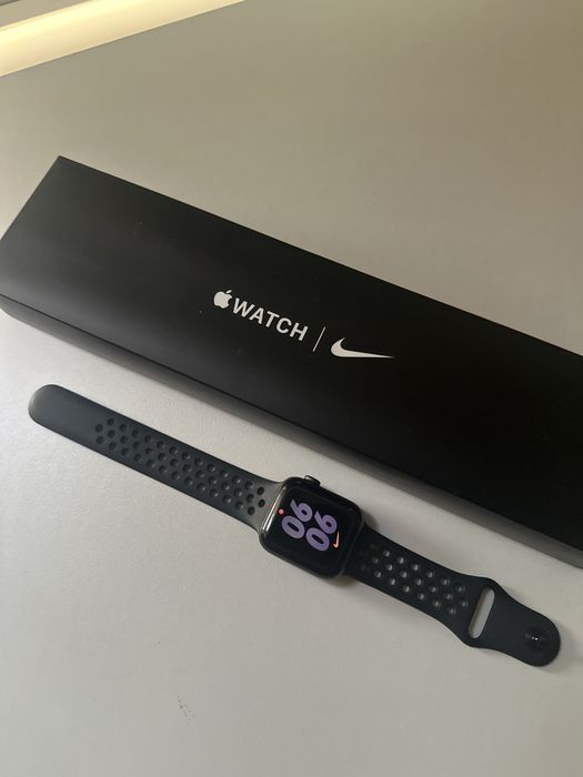 Apple Watch SE Nike