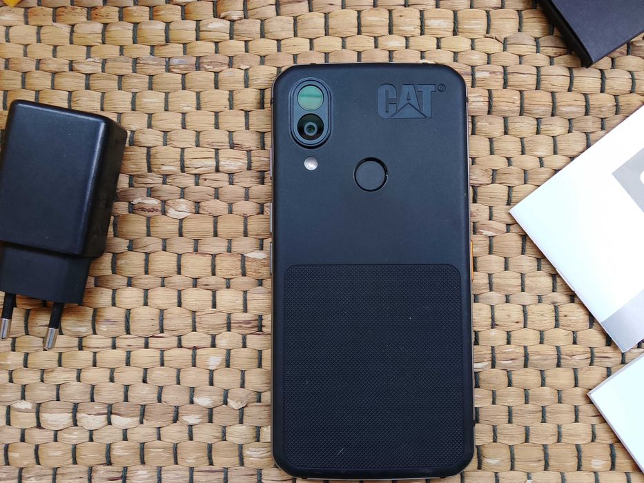 Мобилен телефон с термокамера CAT s62Pro