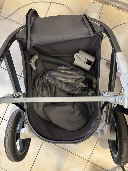 Продаётся детская коляска (почти новая)